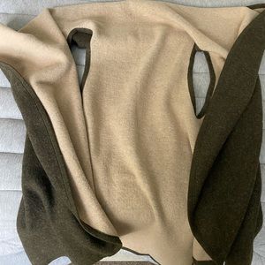 Reversible green/beige "vest", it's super trendy and great for layering !